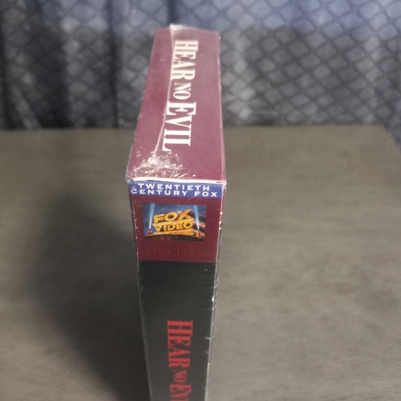 1995 Hear No Evil Vhs New Factory Sealed - Picture 6 of 10